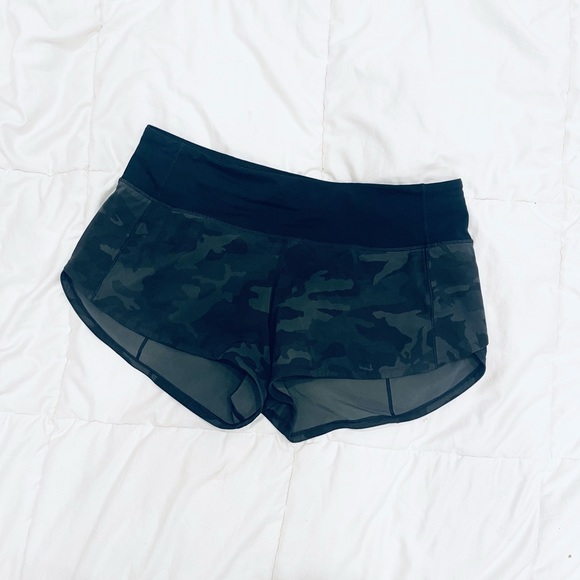 Lululemon SPEED UP SHORT *2.5" . Incognito Camo Multi Gator Green/Black . Size 6 - Picture 10 of 16